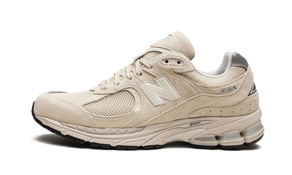 New Balance 2002R Light Bone Aluminium beżowy - widok główny z boku | Saturaise.com