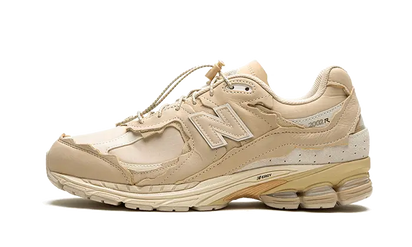 New Balance 2002R Protection Pack Sandstone Turtledove beżowy - widok główny z boku | Saturaise.com
