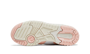 Kup oryginalne New Balance 550 White Pink Sea Salt - widok z drugiego boku - Sneakersy