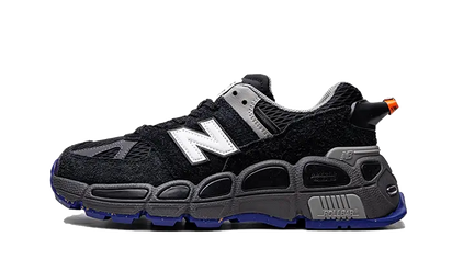New Balance 574 Yurt Salehe Bembury Black Team Royal czarno-niebieski - widok główny z boku | Saturaise.com
