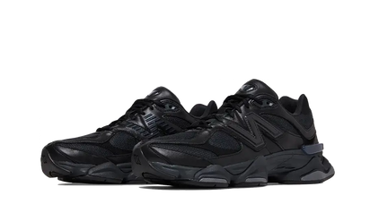 Kup oryginalne New Balance 9060 Triple Black Leather - widok z drugiego boku - Sneakersy