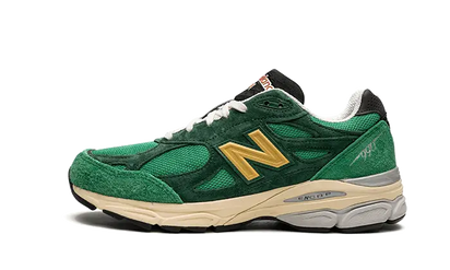 New Balance 990 V3 MiUSA Teddy Santis Green Gold czerwony-zielony - widok główny z boku | Saturaise.com