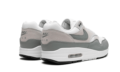 Buty Nike Air Max 1 White Mica Green - widok z przodu - Rozmiary EU