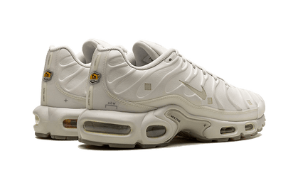 Buty Nike Air Max Plus A-COLD-WALL Platinum Tint - widok z przodu - Rozmiary EU
