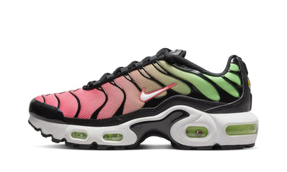 Nike Nike Air Max Plus Black Green Strike Flash Crimson White czarny-biały - widok główny z boku | Saturaise.com