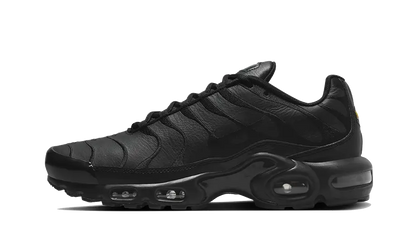 Nike Air Max Plus Triple Black Leather czarny-biały - widok główny z boku | Saturaise.com