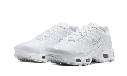 Kup oryginalne Air Max Plus Triple White AJ2029-100 - widok z drugiego boku - Sneakersy