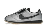 Kup oryginalne Nike Cortez SE Tiempo Pack Metallic Cool Grey - widok z drugiego boku - Sneakersy