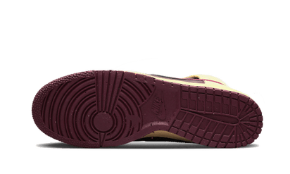 Buty Nike Dunk High 1985 Valentine’s Day - widok z przodu - Rozmiary EU