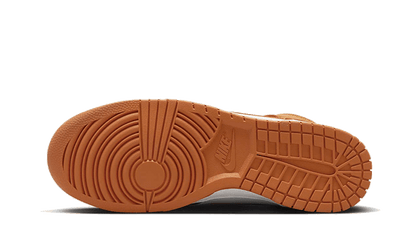 Buty Nike Dunk High Satin Curry - widok z przodu - Rozmiary EU