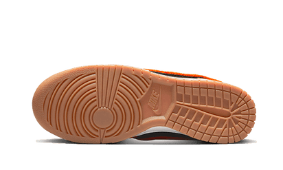 Buty Nike Dunk High University Chenille Swoosh Safty Orange - widok z przodu - Rozmiary EU