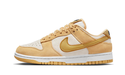 Nike Dunk Low Celestial Gold Suede biały-beżowy - widok główny z boku | Saturaise.com
