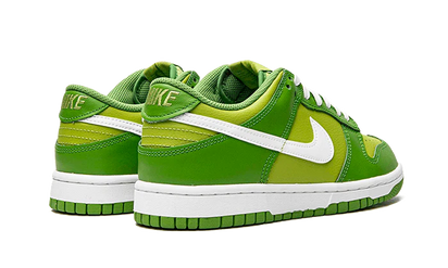 Buty Nike Dunk Low Chlorophyll - widok z przodu - Rozmiary EU