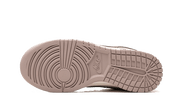 100% Oryginalne Nike Dunk Low Diffused Taupe - widok z tyłu - 900.00 PLN