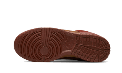 Buty Nike Dunk Low Disrupt 2 Desert Bronze - widok z przodu - Rozmiary EU