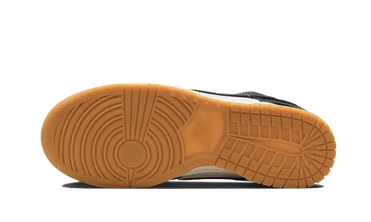 Buty Nike Dunk Low LX Black Croc - widok z przodu - Rozmiary EU