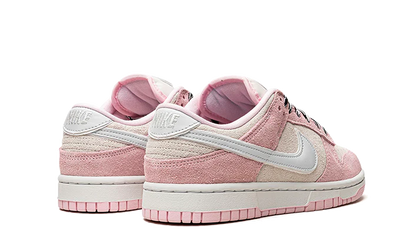 Buty Nike Dunk Low LX Pink Foam - widok z przodu - Rozmiary EU