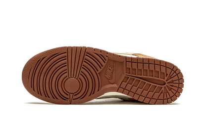 100% Oryginalne Dunk Low Medium Curry - widok z tyłu - 810.00 PLN