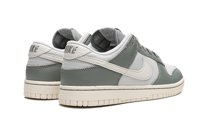 Buty Nike Dunk Low Mica Green - widok z przodu - Rozmiary EU