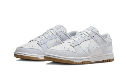Kup oryginalne Dunk Low Next Nature Football Grey FN6345-100 - widok z drugiego boku - Sneakersy