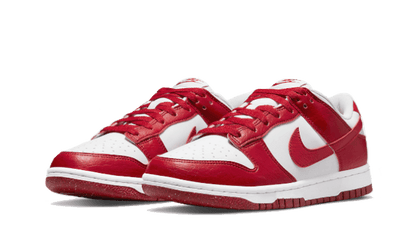 Kup oryginalne Dunk Low Next Nature Gym Red DN1431-101 - widok z drugiego boku - Sneakersy