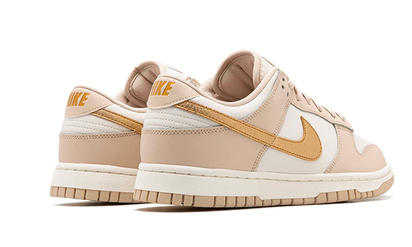 Buty Nike Dunk Low Phantom Metallic Gold - widok z przodu - Rozmiary EU