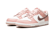 Kup oryginalne Dunk Low Pink Velvet DO6485-600 - widok z drugiego boku - Sneakersy