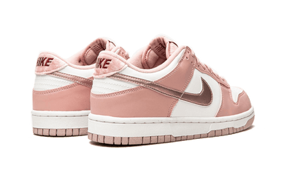 Buty Nike Nike Dunk Low Pink Velvet - widok z przodu - Rozmiary EU
