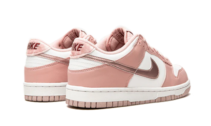Buty Nike Dunk Low Pink Velvet - widok z przodu - Rozmiary EU