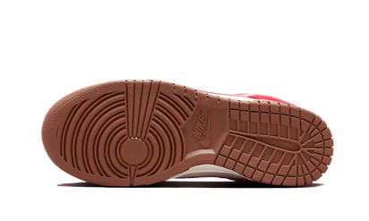 Buty Nike Dunk Low Premium Bacon - widok z przodu - Rozmiary EU