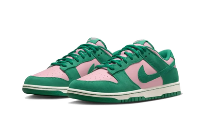 Kup oryginalne Dunk Low Retro Medium Soft Pink Malachite FZ0549-600 - widok z drugiego boku - Sneakersy