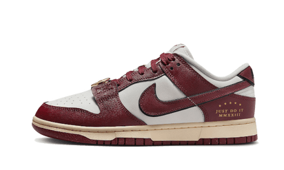 Nike Dunk Low SE Sail Team Red czarny-biały - widok główny z boku | Saturaise.com