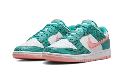 Kup oryginalne Dunk Low Snakeskin Washed Teal Bleached Coral DR8577-300 - widok z drugiego boku - Sneakersy