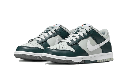 Kup oryginalne Dunk Low Split Deep Jungle FB8896-300 - widok z drugiego boku - Sneakersy