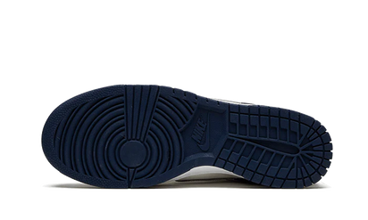 100% Oryginalne Dunk Low Summit White Midnight Navy - widok z tyłu - 810.00 PLN