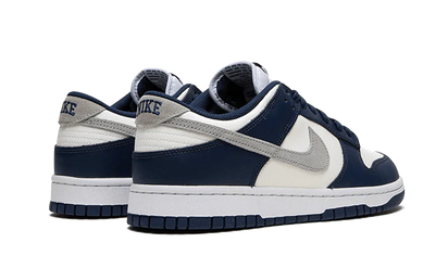 Buty Nike Dunk Low Summit White Midnight Navy - widok z przodu - Rozmiary EU