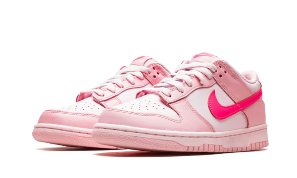 Dunk Low Triple Pink (Barbie) - Kup oryginalne Dunk Low Triple Pink (Barbie) DH9765-600 - widok z drugiego boku - Sneakersy