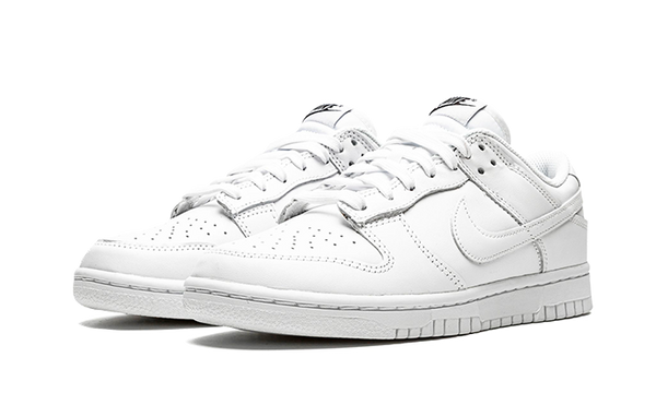 Dunk Low Triple White (2021) - Kup oryginalne Dunk Low Triple White (2021) DD1503-109 - widok z drugiego boku - Sneakersy