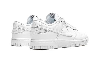 Buty Nike Dunk Low Triple White (2021) - widok z przodu - Rozmiary EU