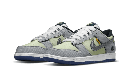 Kup oryginalne Dunk Low Union Passport Pack Pistachio DJ9649-401 - widok z drugiego boku - Sneakersy