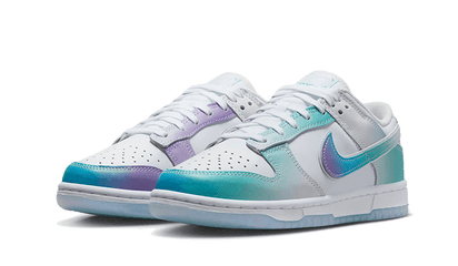 Kup oryginalne Dunk Low Unlock Your Space FJ7743-194 - widok z drugiego boku - Sneakersy