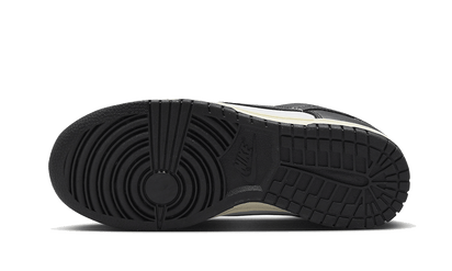 Buty Nike Dunk Low Vintage Panda - widok z przodu - Rozmiary EU