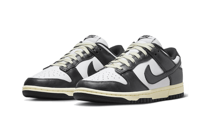 Kup oryginalne Dunk Low Vintage Panda FQ8899-100 - widok z drugiego boku - Sneakersy