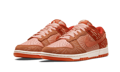 Kup oryginalne Dunk Low Winter Solstice DO6723-800 - widok z drugiego boku - Sneakersy