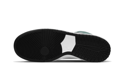 Buty Nike Nike SB Dunk High Green Suede - widok z przodu - Rozmiary EU