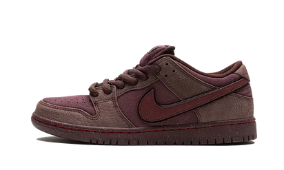 Yeezy Nike SB Dunk Low City Of Love Burgundy Crush czerwony-burgundowy - widok główny z boku | Saturaise.com