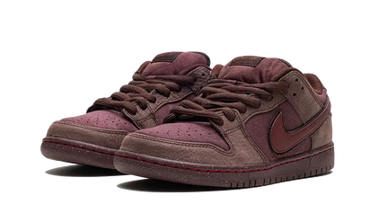 Kup oryginalne Nike SB Dunk Low City Of Love Burgundy Crush FN0619-600 - widok z drugiego boku - Sneakersy