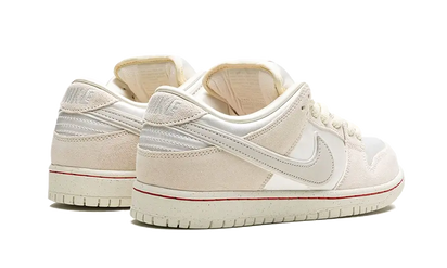 Buty Yeezy Nike SB Dunk Low City Of Love Light Bone - widok z przodu - Rozmiary EU