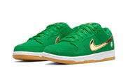 Kup oryginalne SB Dunk Low Pro St. Patrick's Day (2022) - widok z drugiego boku - Sneakersy