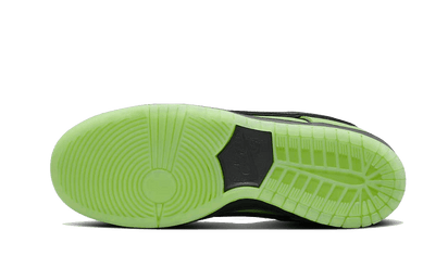 Buty Nike The Powerpuff Girls x Nike SB Dunk Low "Buttercup" - widok z przodu - Rozmiary EU